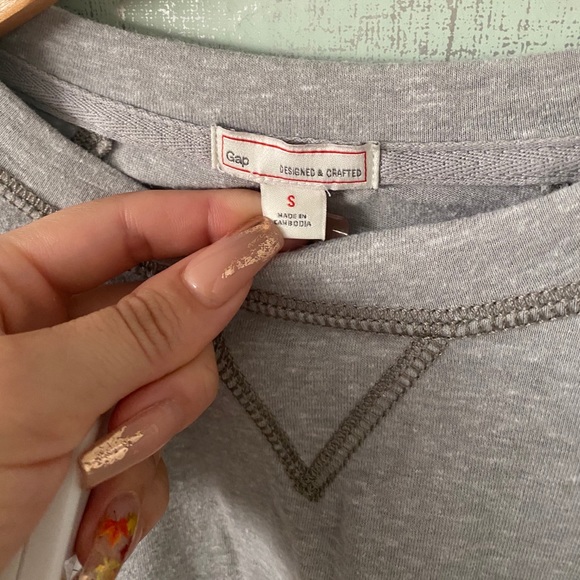 Gap Light Grey Long Sleeve - Picture 3 of 8